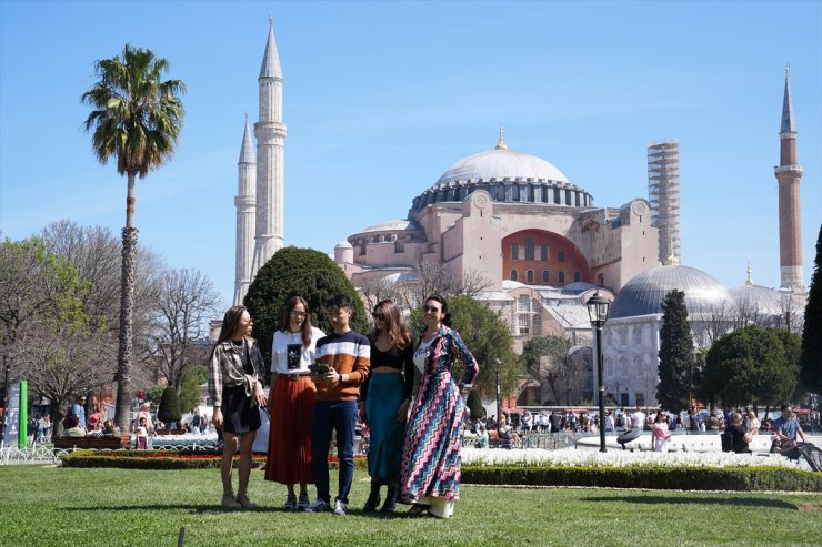 Sultanahmet Meydanı'nda yabancı turist yoğunluğu