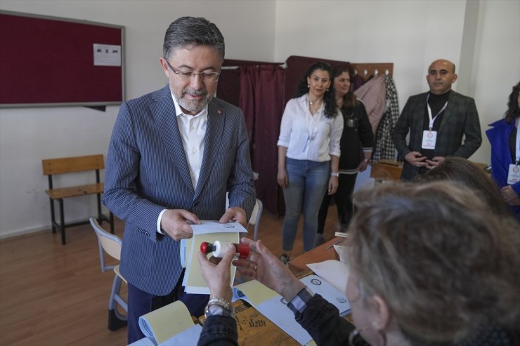 Tarım ve Orman Bakanı Yumaklı, oyunu Ankara'da kullandı: