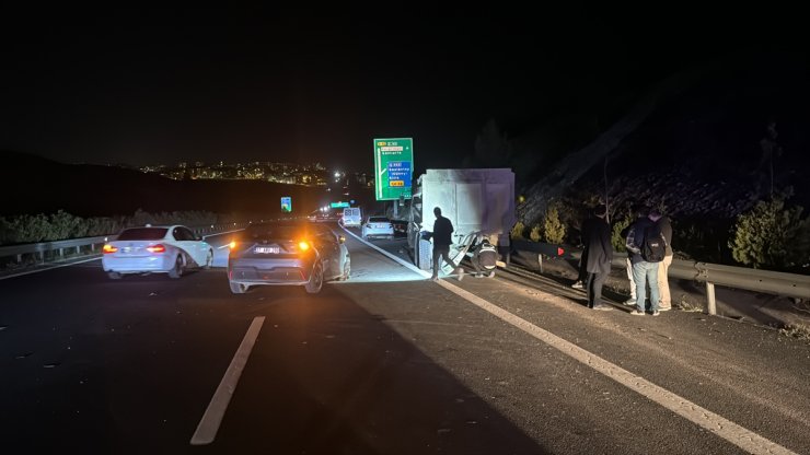 Gaziantep'te zincirleme trafik kazasında 2 kişi öldü, 2 kişi yaralandı