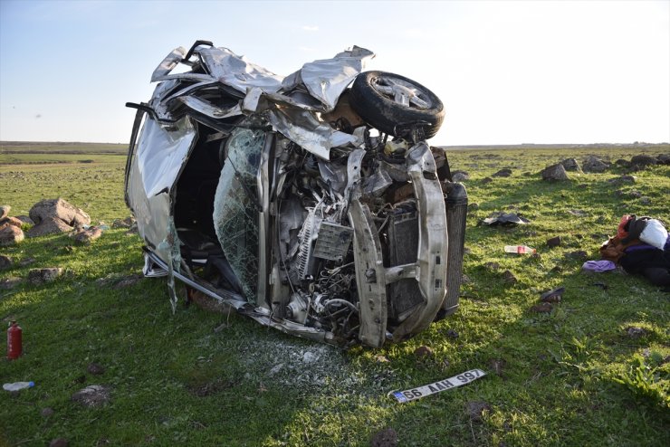 Şanlıurfa'da şarampole devrilen otomobildeki 1 kişi öldü, 3 kişi yaralandı