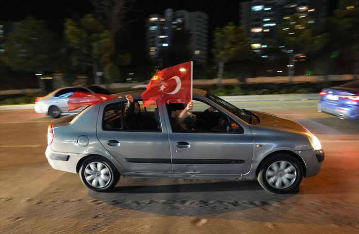 ABB Başkanı Yavaş, Belediye binasının önünde halka hitap etti: