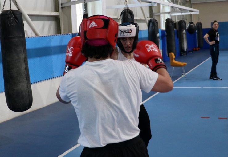 Milli boksör Gizem Özer kariyerinin ilk Avrupa şampiyonluğuna ulaşmak istiyor: