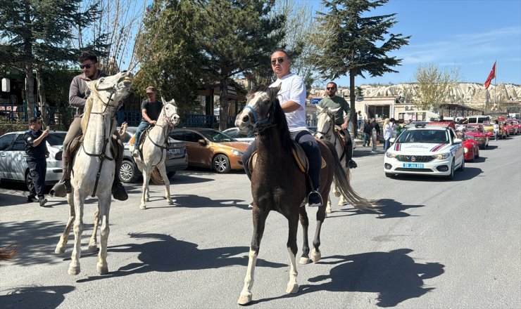 Otizmli çocuklar klasik otomobillerle Kapadokya'da gezdi