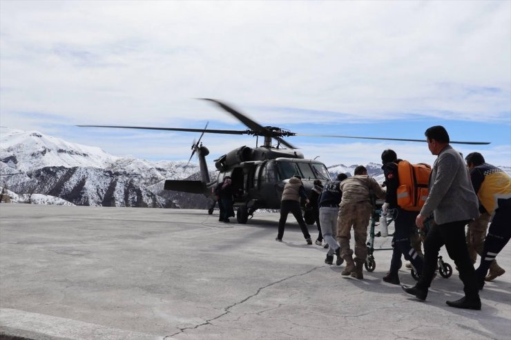 Şırnak'ta trafik kazasında yaralanan çocuk askeri helikopterle hastaneye ulaştırıldı