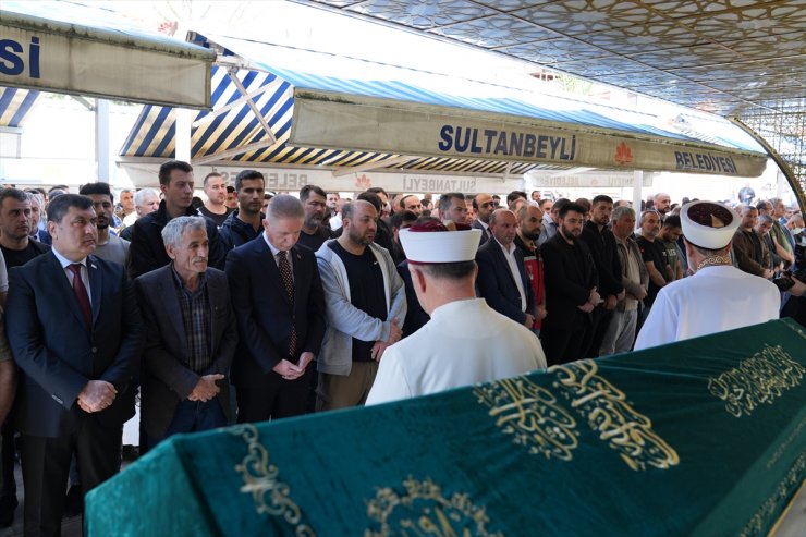 Beşiktaş'taki yangında ölen Yıldırım'ın cenazesi Sultanbeyli'de defnedildi