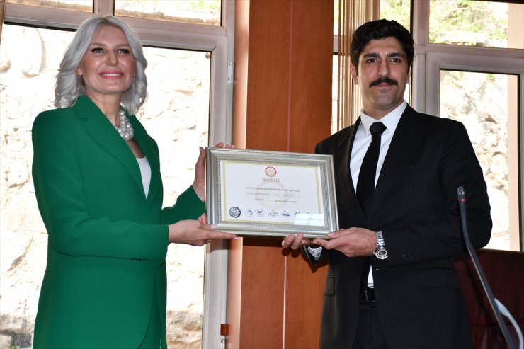 Bilecik Belediye Başkanı Melek Mızrak Subaşı mazbatasını aldı
