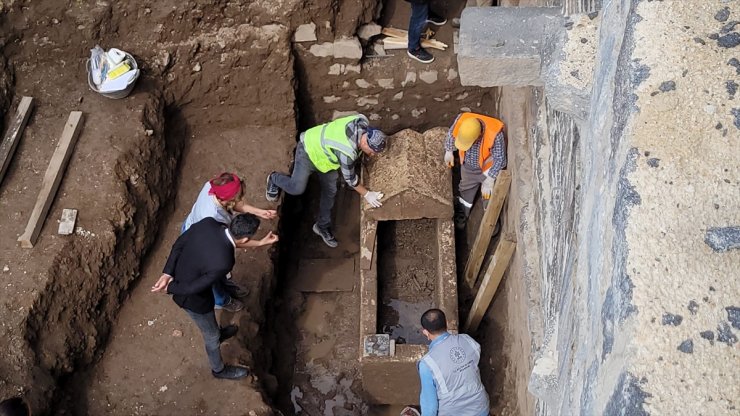 Diyarbakır'da üzerinde "Malta Haçı" bulunan Roma dönemine ait lahit bulundu