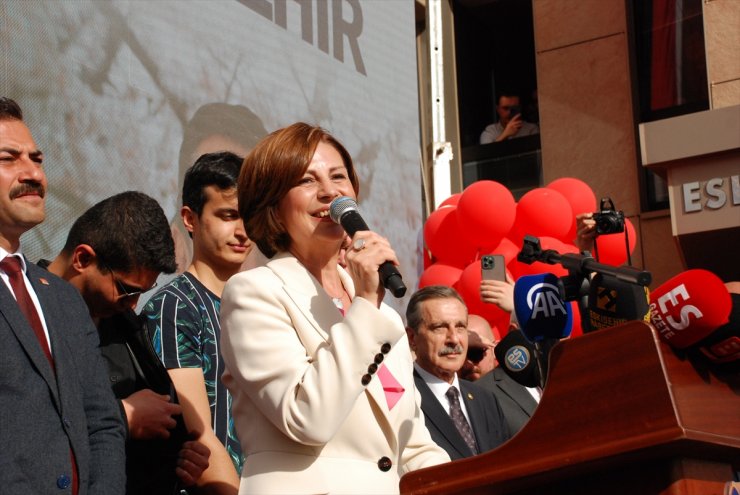Eskişehir Büyükşehir Belediye Başkanı Ayşe Ünlüce mazbatasını aldı