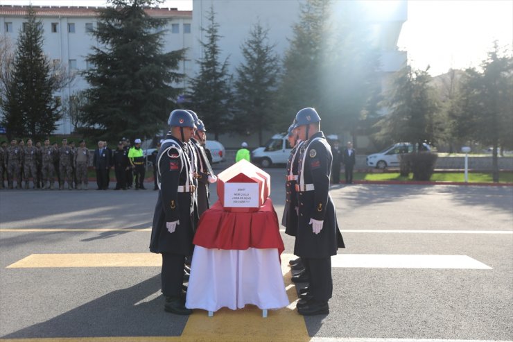 Kayseri'de cezaevi ring aracının devrilmesi sonucu yaralanan astsubay, hastanede şehit oldu