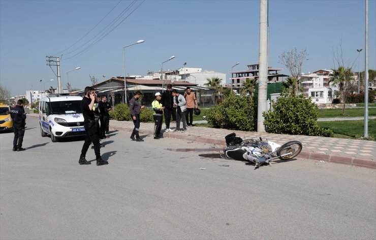 Manisa'da elektrik direğine çarpan motosikletin sürücüsü öldü