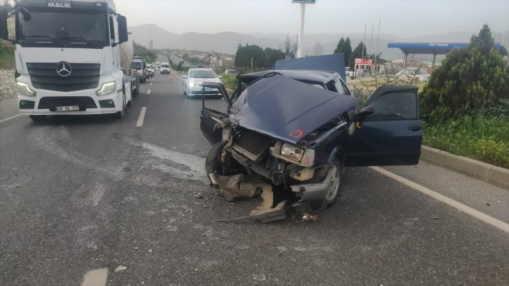 Muğla'da iki otomobilin çarpıştığı kazada 1 kişi öldü, 2 kişi yaralandı