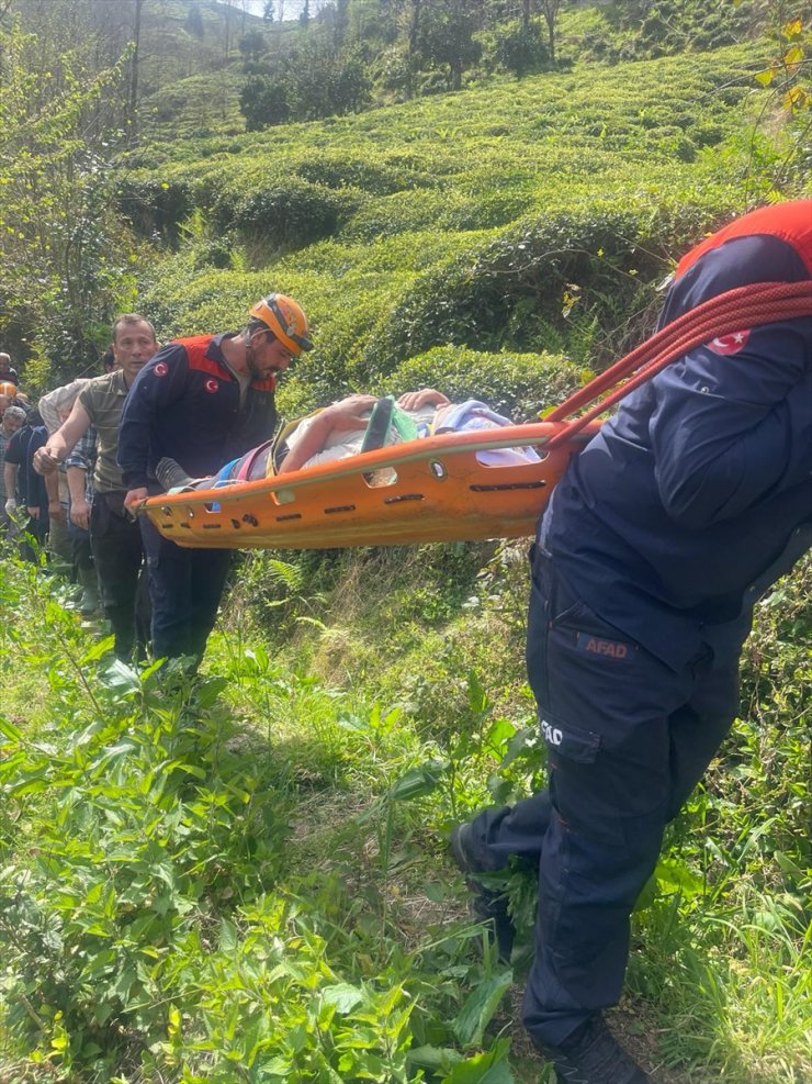 Rize'de yük taşımak için kullanılan teleferikten düşen 2 kişi yaralandı