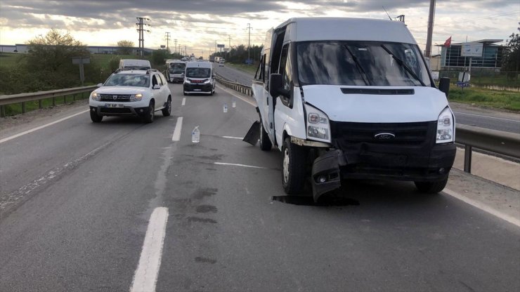 Tekirdağ'da servis araçlarının çarpıştığı trafik kazasında 16 kişi yaralandı