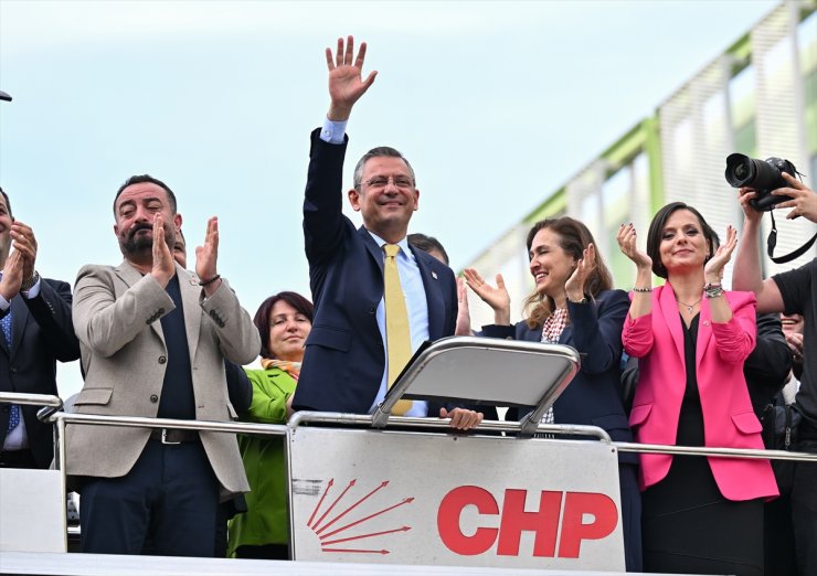 CHP Genel Başkanı Özel, İzmir'de halk buluşmasında konuştu: