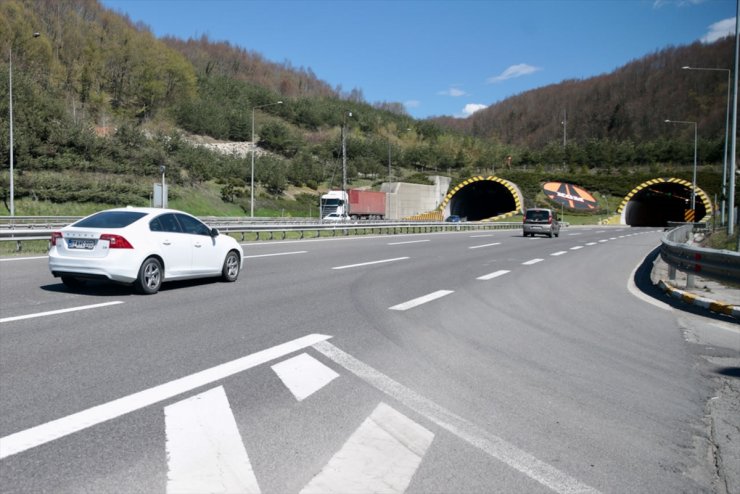 Anadolu Otoyolu ve D-100 kara yolunun Bolu geçişinde bayram trafiği önlemleri alındı