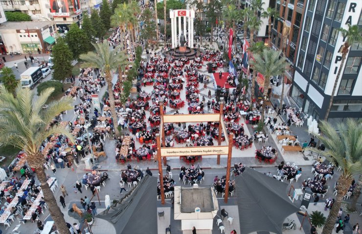 Antalya'da Kadir Gecesi iftar yemeği geleneği çeyrek asırdır devam ediyor