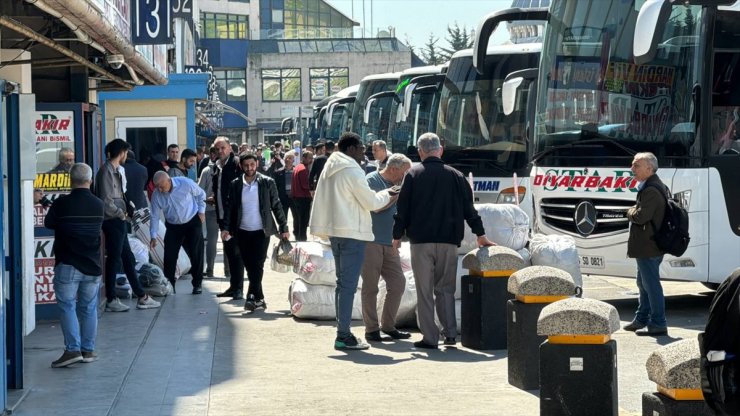 İstanbul havalimanları ve otogarda Ramazan Bayramı tatili yoğunluğu başladı