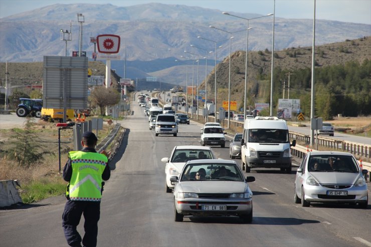 "Kilit Kavşak" Kırıkkale’de bayram trafiği yoğunluğu başladı