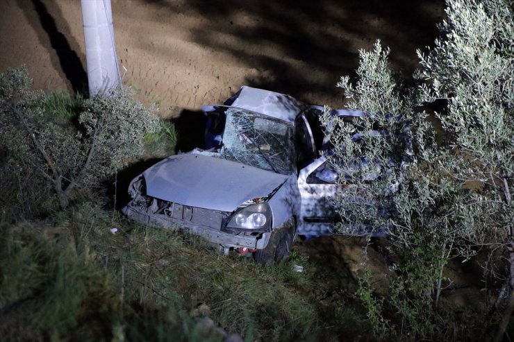 Muğla'da otomobil ve kamyonetin çarpıştığı kazada 2 kişi öldü, 4 kişi yaralandı