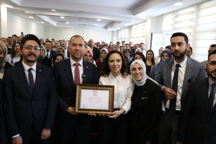 Niğde Belediye Başkanı Özdemir, mazbatasını aldı