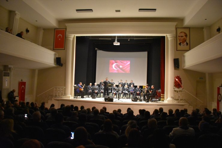 Ordu'da polisler müzik dinletisi sundu