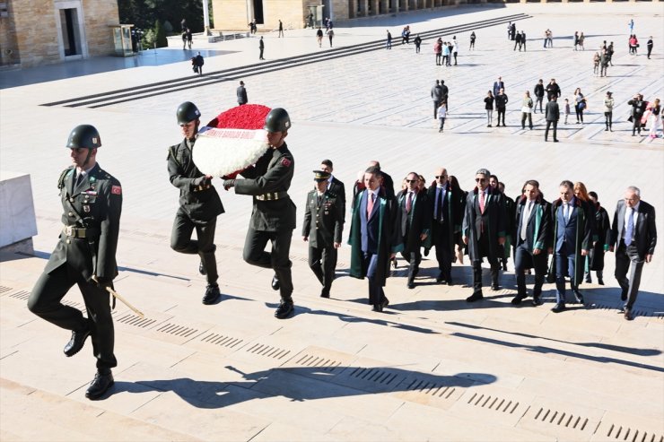 Türkiye Barolar Birliği heyeti, Avukatlar Günü dolayısıyla Anıtkabir'i ziyaret etti