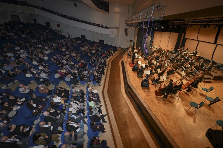 Uluslararası Ankara Müzik Festivali Cemal Reşit Rey'in gitar konçertosu ile başladı