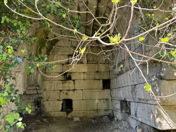 Amasra'da izinsiz kazı yapan 6 kişi suçüstü yakalandı