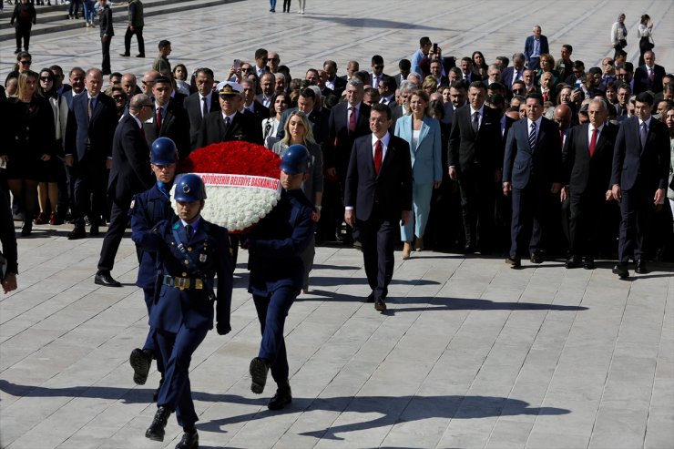 İBB Başkanı İmamoğlu, Anıtkabir'i ziyaret etti: