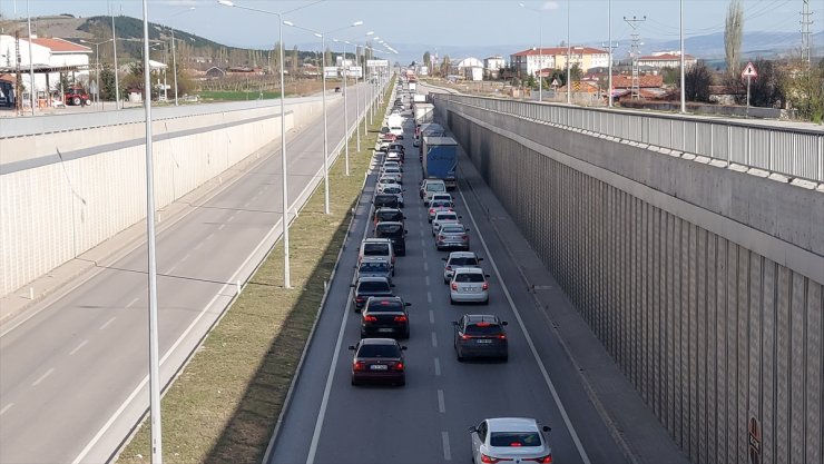 İstanbul-Samsun kara yolunda bayram trafiği yoğunluğu