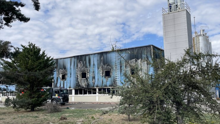 GÜNCELLEME - Konya'da bir fabrikaya ait depoda çıkan yangın söndürüldü