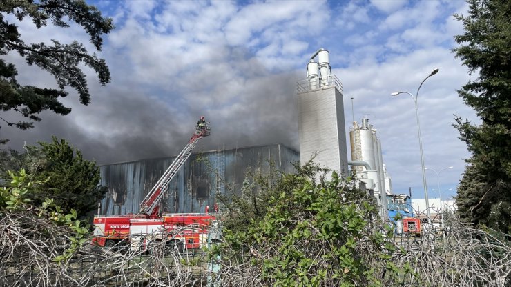 Konya'da bir fabrikaya ait depoda yangın çıktı