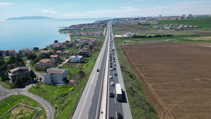 Tekirdağ-İstanbul kara yolunda bayram öncesi trafik yoğunluğu arttı