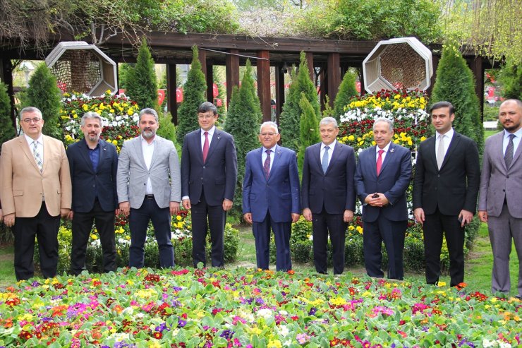 Azerbaycan heyetinden Kayseri Büyükşehir Belediye Başkanı Büyıkkılıç'a ziyaret