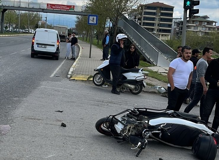 Balıkesir'de kamyonla çarpışan motosikletin sürücüsü öldü