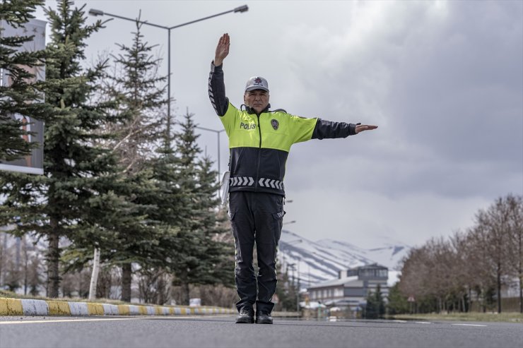 Erzurum polisi bayramda "kara haber" gelmesin diye trafik denetimlerini sıkılaştırdı