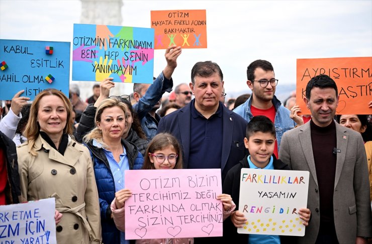 İzmir'de otizm farkındalığı için yürüyüş düzenlendi