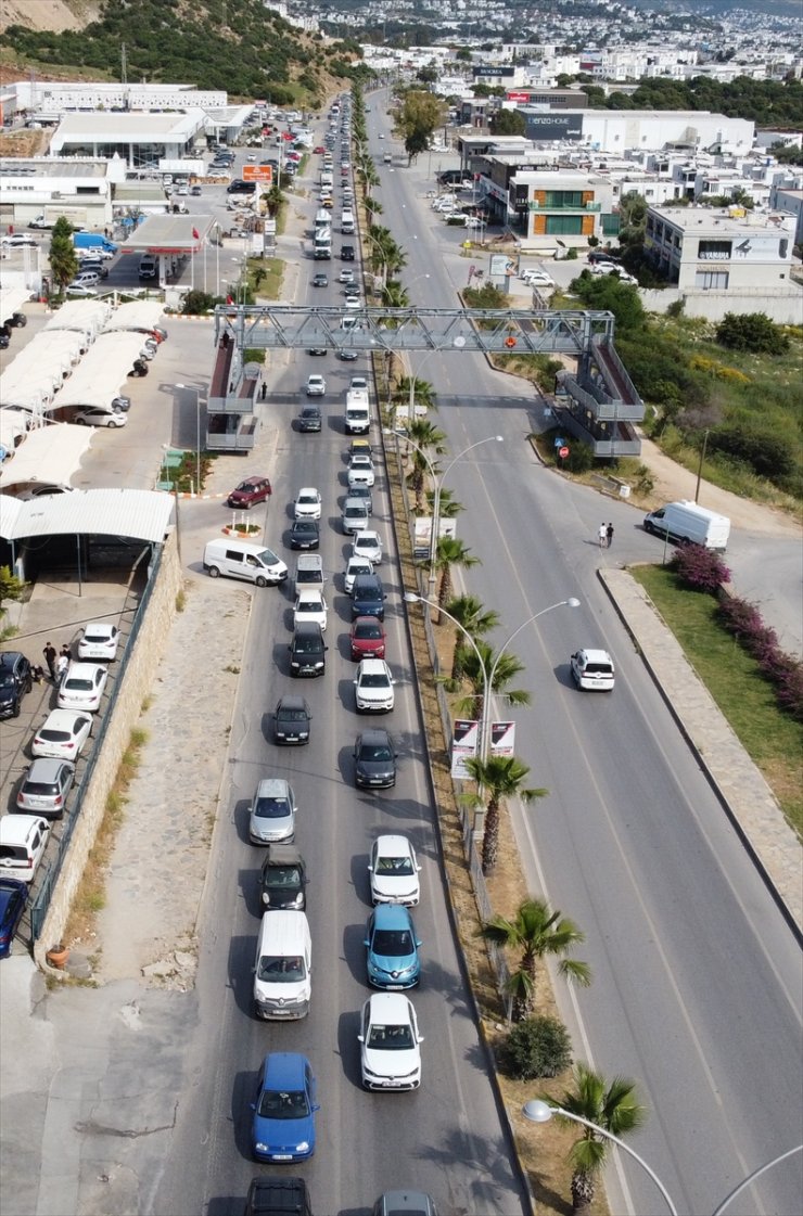 Bodrum'da bayram yoğunluğu havadan görüntülendi