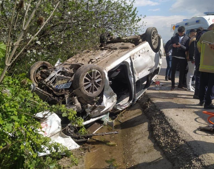 Bursa'da devrilen otomobildeki 4 kişi yaralandı