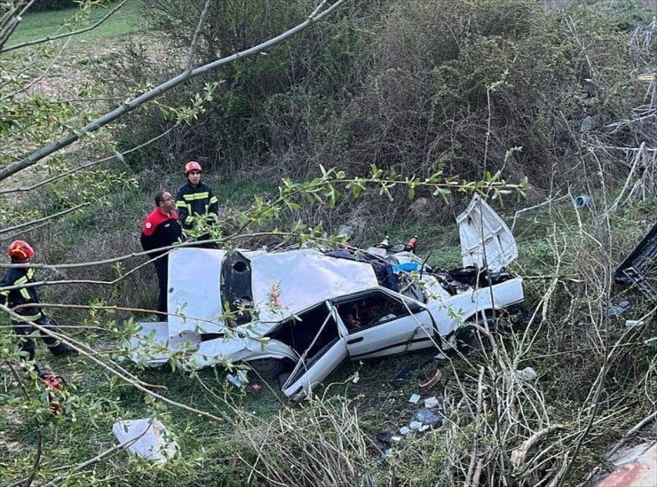 Denizli'de otomobil ile motosikletin çarpıştığı kazada 3 kişi öldü