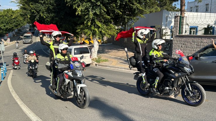 Bodrum'da Türk Polis Teşkilatının 179. kuruluş yılı kapsamında ekipler şehir turu attı