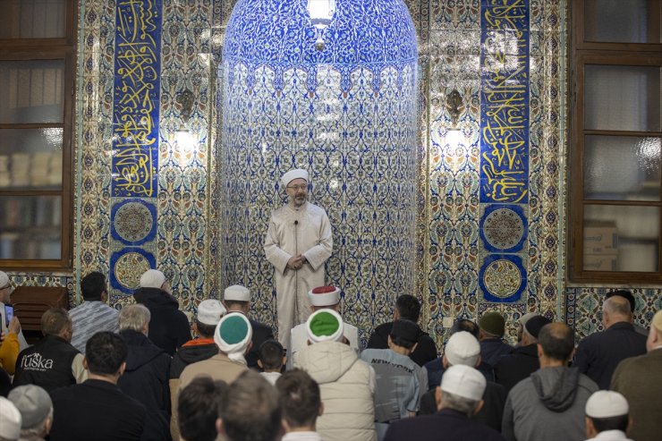 Diyanet İşleri Başkanı Erbaş, Sakarya'da son teravihi namazını kıldırdı: