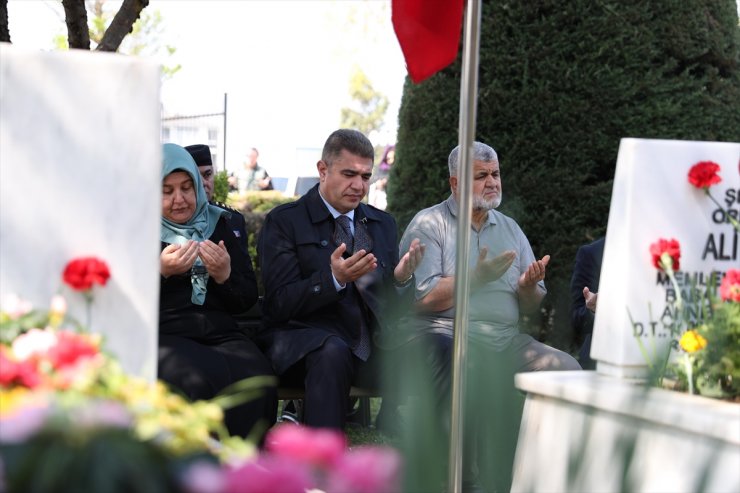 Batı Karadeniz ve Doğu Marmara'da arife gününde şehitlik ve mezarlıklar ziyaret edildi