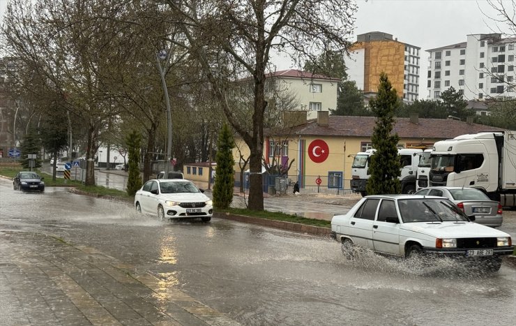 Elazığ'da sağanak etkili oldu