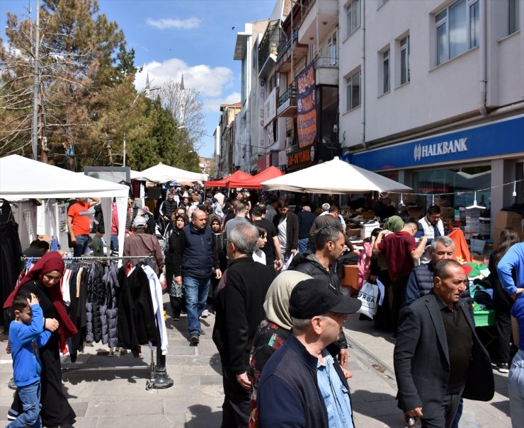 İç Anadolu'da Ramazan Bayramı öncesi alışveriş yoğunluğu yaşandı