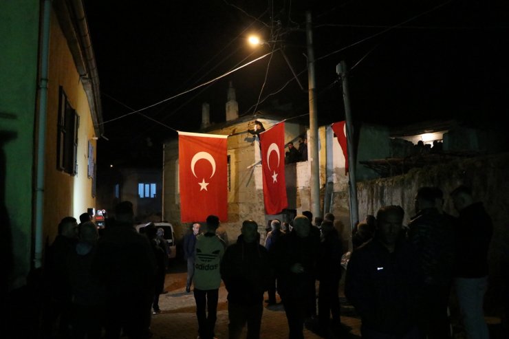 Pençe-Kilit Operasyonu bölgesinde şehit olan askerin Niğde'deki ailesine acı haber verildi