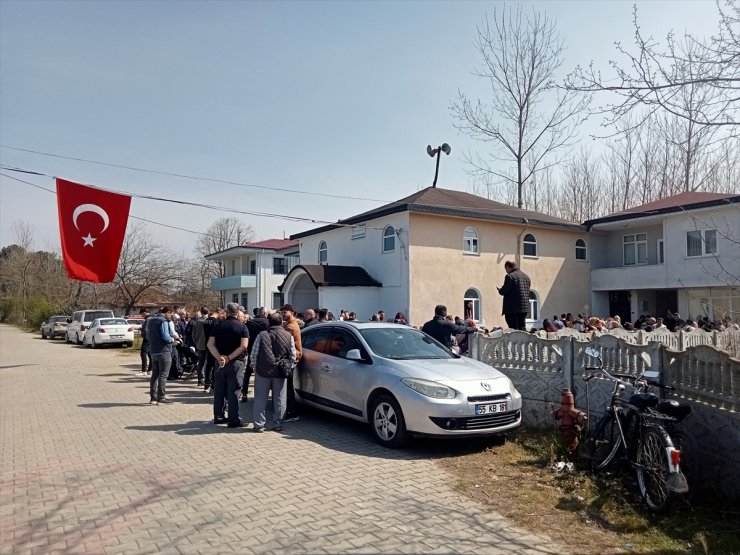 Samsun'da "Arife Bayramı" etkinliğinde çocuklar, şeker verilip sevindiriliyor