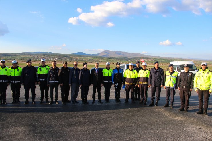 Uşak Valisi Ergün, trafik denetimlerine katıldı: