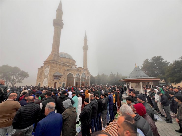 Azerbaycan'da bayram namazı kılındı