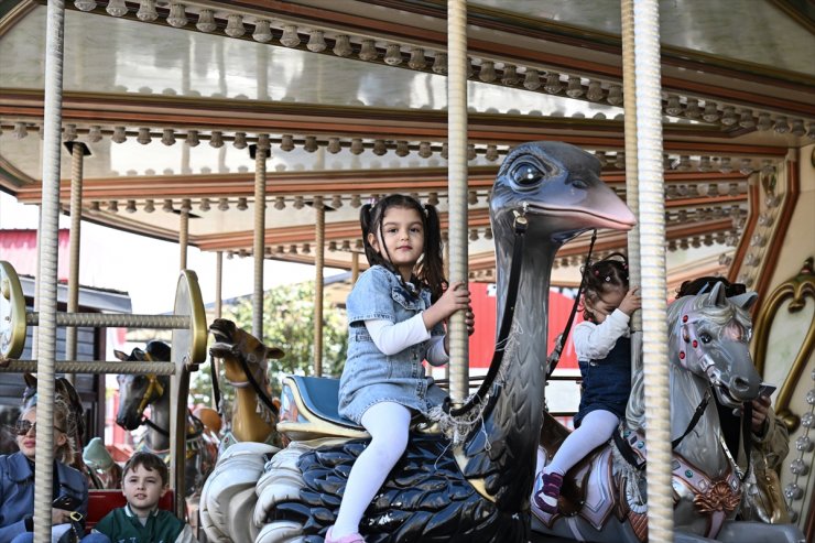 İstanbul'da bayramda tema parklar ile akvaryumlara yoğun ilgi gösterildi